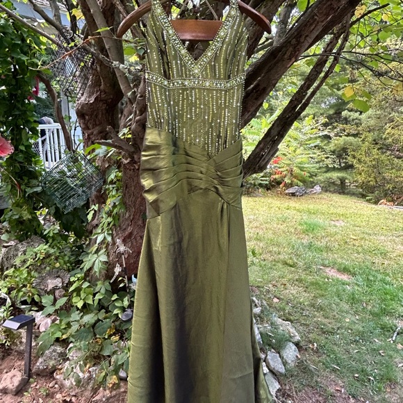 Elegant GREAT GATSBY Green Evening Gown - Picture 1 of 6